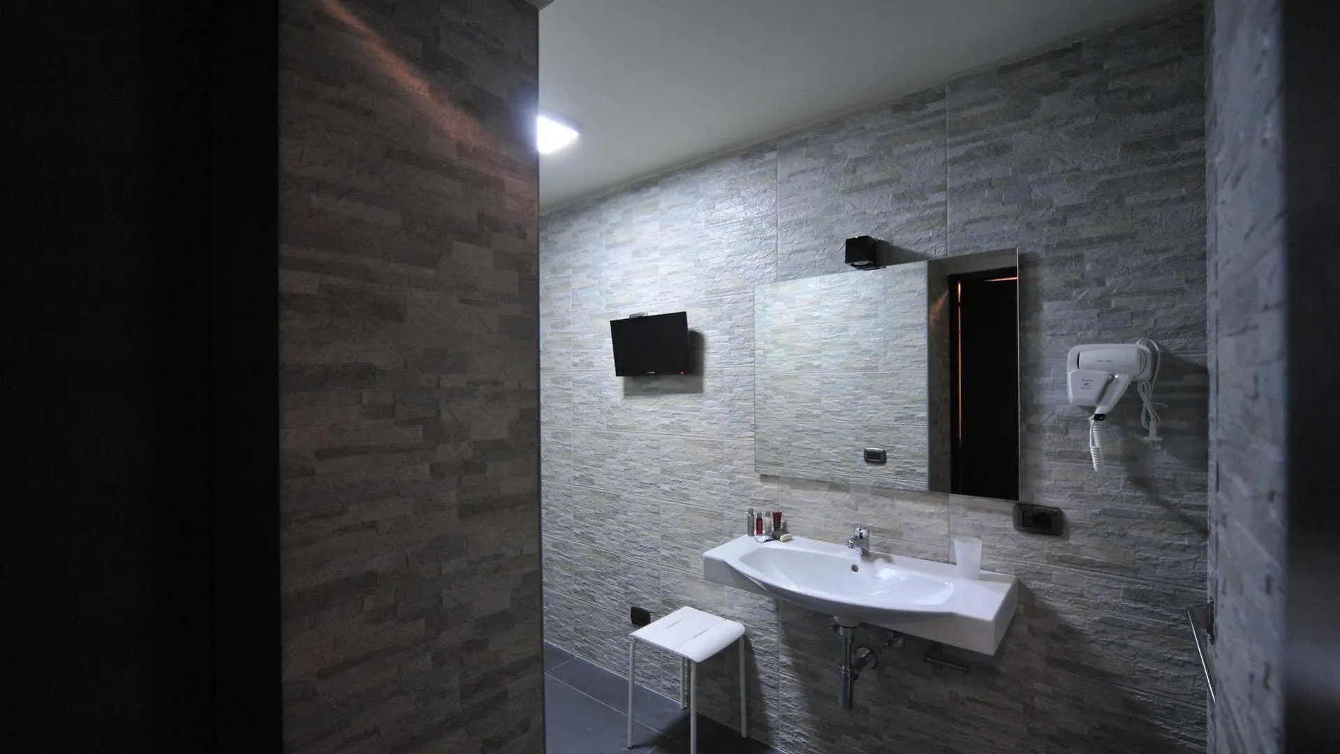 Gatto Bianco House Bed & Breakfast Bari 2*,